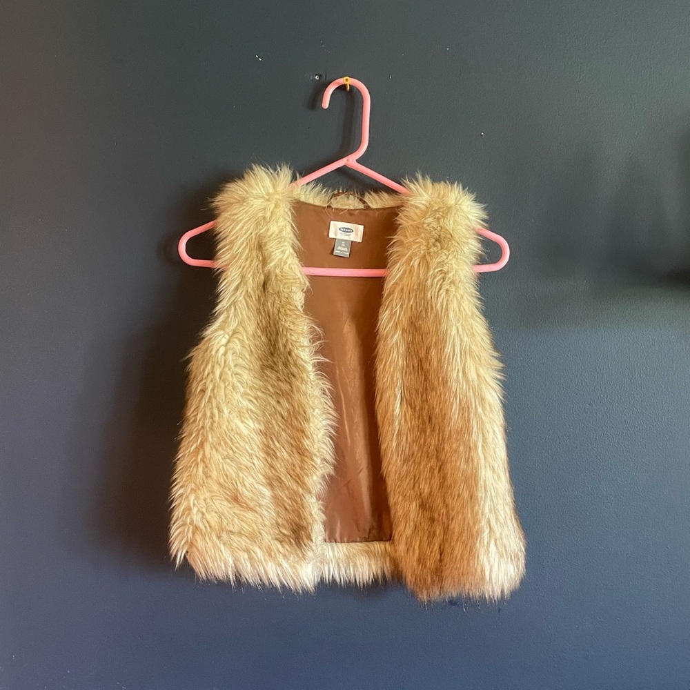 Old Navy fur vest size 8.